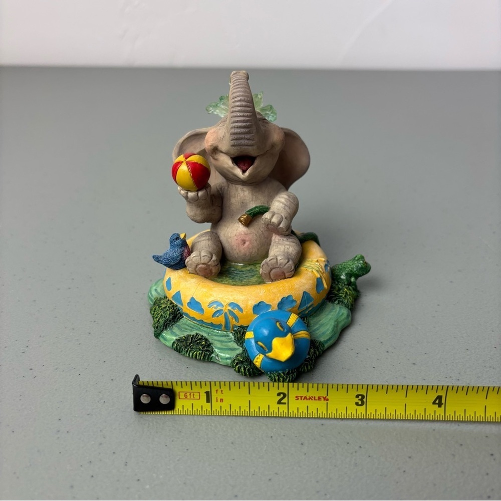 Elephant Figurine Having a Ball Peanut Pals VTG 1996 Tom Newsom Waterplay Frog - Picture 7 of 8